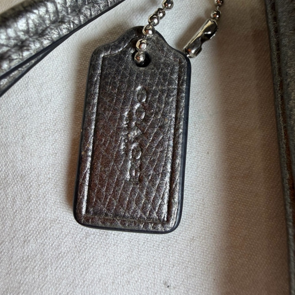 COACH Silver Pewter  Metallic Leather Zipper Wallet Wristlet
$199 
Authentic - Picture 3 of 11